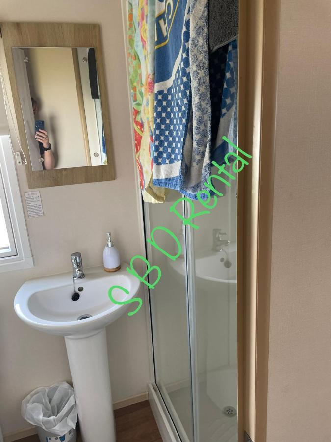 Summer Breeze Deluxe Caravan Rental Saint Osyth Exterior foto