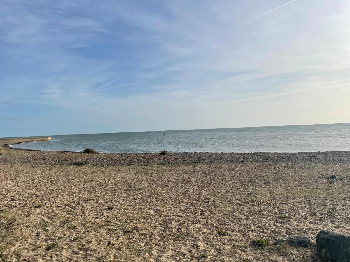 Summer Breeze Deluxe Caravan Rental Saint Osyth Exterior foto