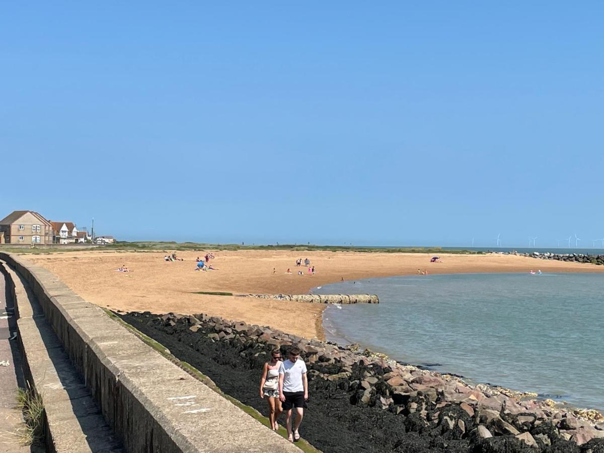 Summer Breeze Deluxe Caravan Rental Saint Osyth Exterior foto