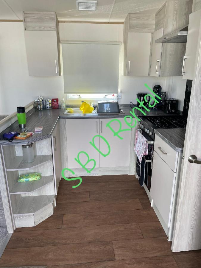Summer Breeze Deluxe Caravan Rental Saint Osyth Exterior foto