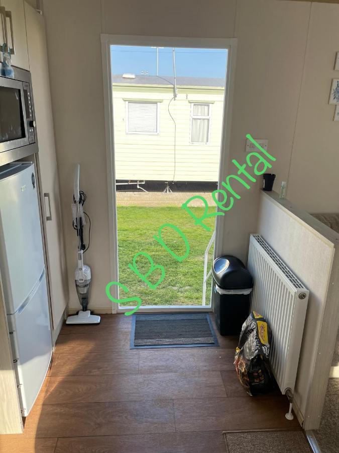 Summer Breeze Deluxe Caravan Rental Saint Osyth Exterior foto
