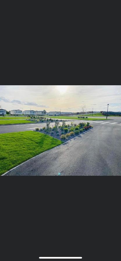 Summer Breeze Deluxe Caravan Rental Saint Osyth Exterior foto