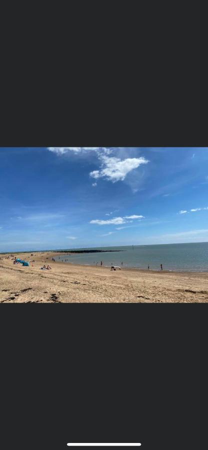 Summer Breeze Deluxe Caravan Rental Saint Osyth Exterior foto